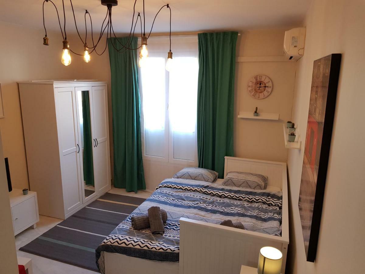 **** Genuar Apartments Malaga Center Экстерьер фото