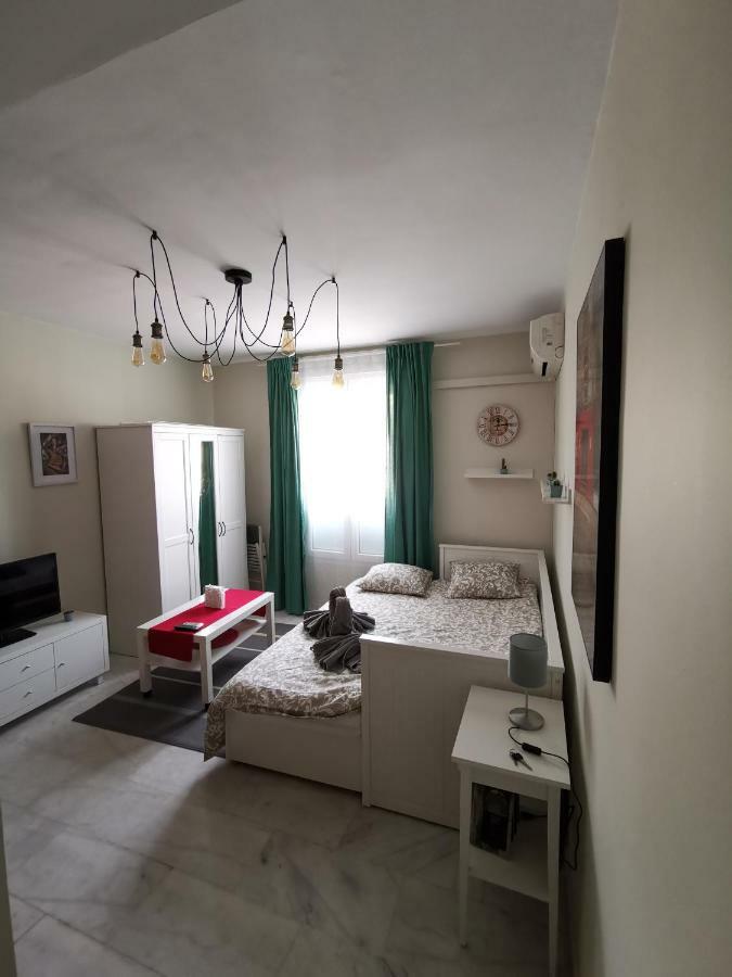 **** Genuar Apartments Malaga Center Экстерьер фото