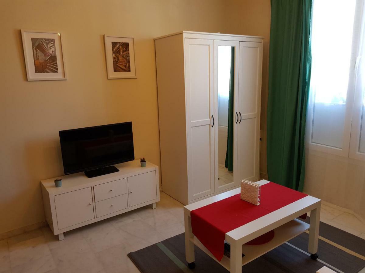 **** Genuar Apartments Malaga Center Экстерьер фото