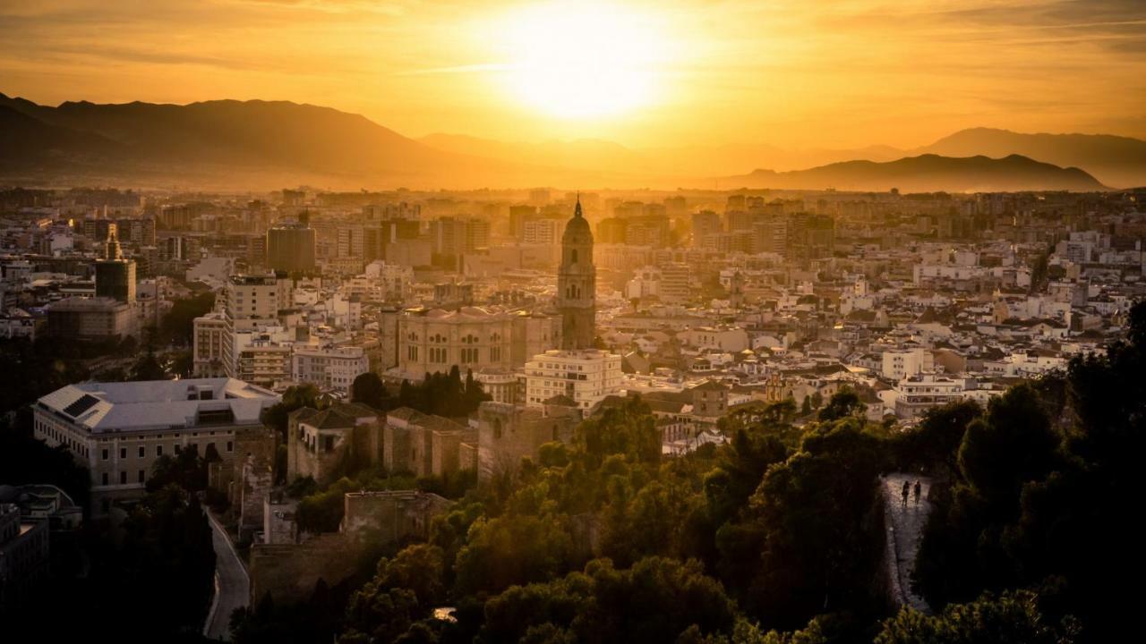 **** Genuar Apartments Malaga Center Экстерьер фото